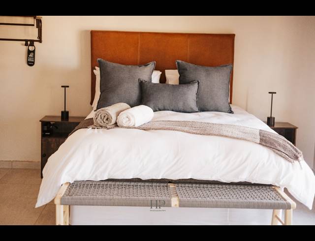 7 BEDROOM LODGE FOR SALE IN WATERKLOOF AH